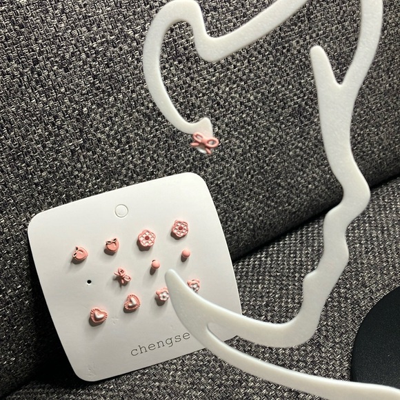 Pink ear studs set - Picture 5 of 5